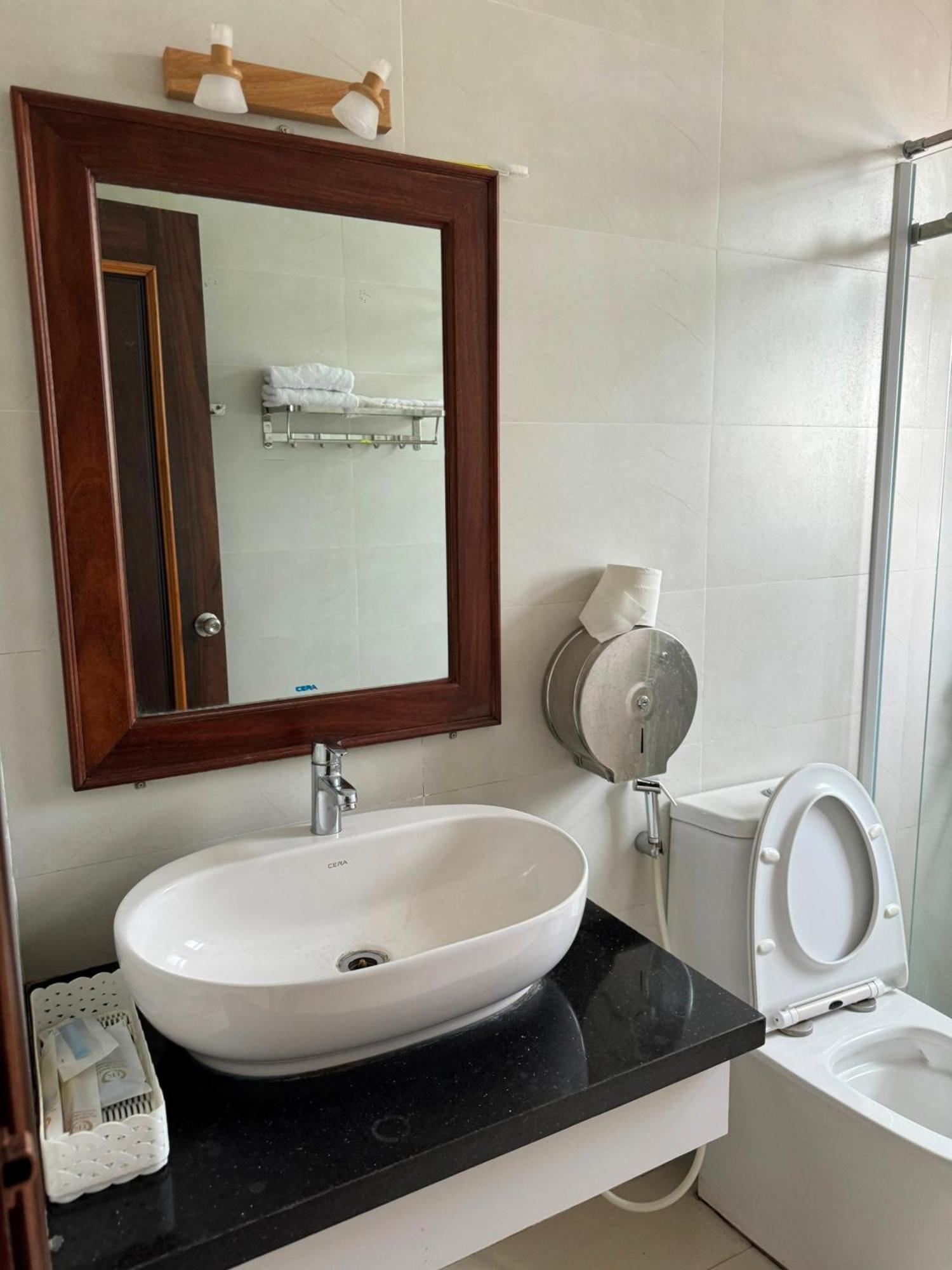 Hoang Khiem Hotel Pleiku Bagian luar foto