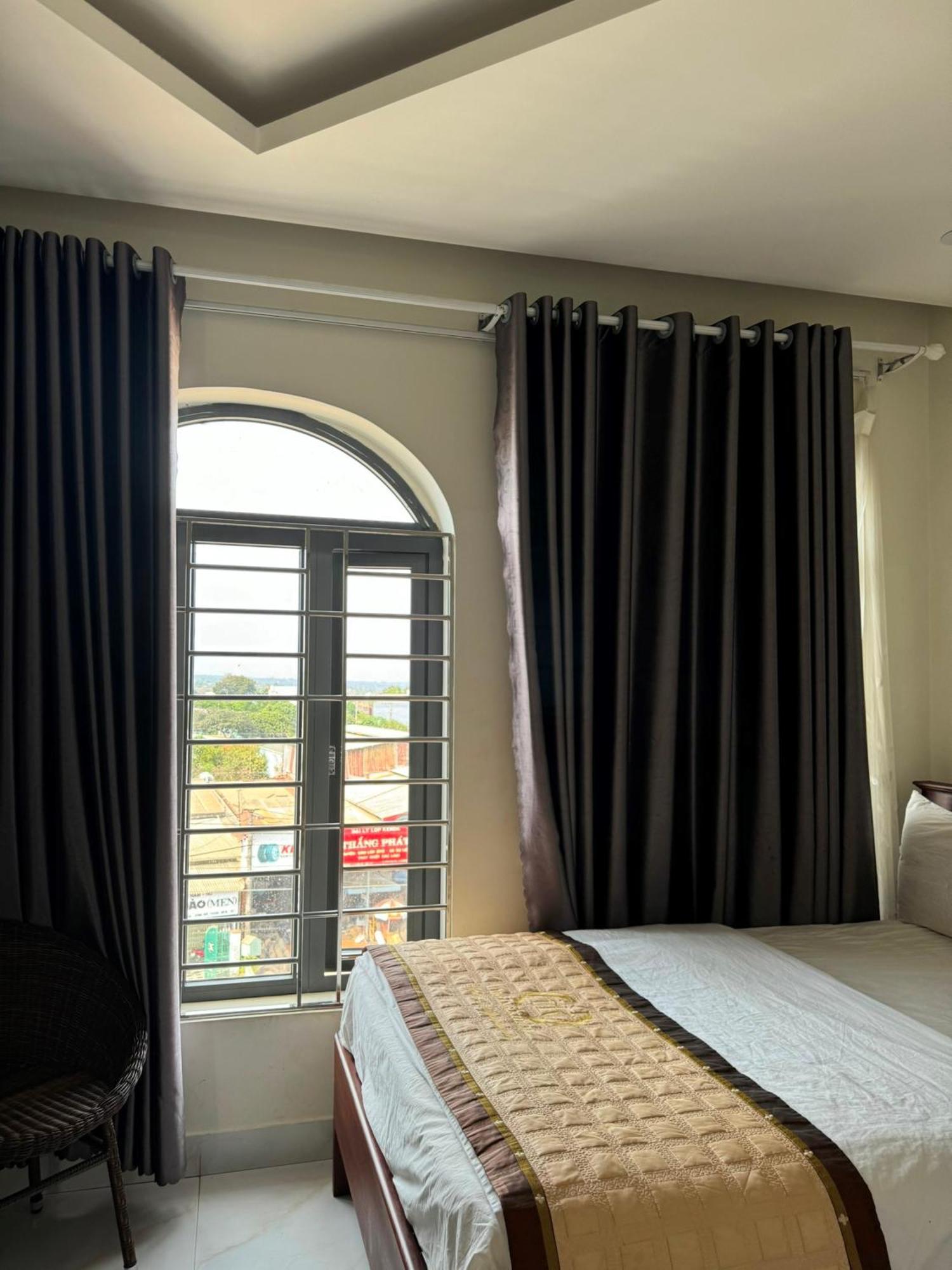 Hoang Khiem Hotel Pleiku Bagian luar foto